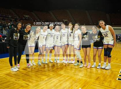 Thumbnail 1 in Alamosa vs Holy Family (CHSAA 4A Great 8) photogallery.