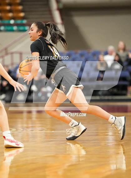 Thumbnail 3 in Alamosa vs Holy Family (CHSAA 4A Great 8) photogallery.