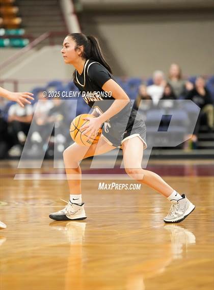 Thumbnail 2 in Alamosa vs Holy Family (CHSAA 4A Great 8) photogallery.