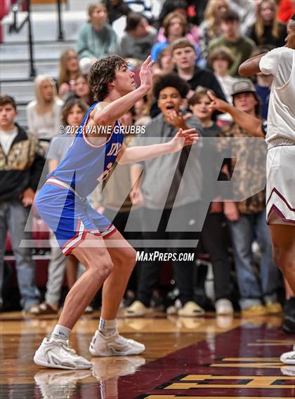 Thumbnail 1 in Quitman vs. White Oak (White Oak Tournament) photogallery.