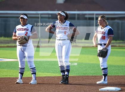 Thumbnail 2 in Sachse vs. Rockwall (UIL 6A Softball Bi-District) photogallery.