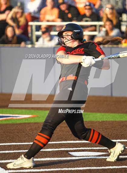 Thumbnail 2 in Sachse vs. Rockwall (UIL 6A Softball Bi-District) photogallery.