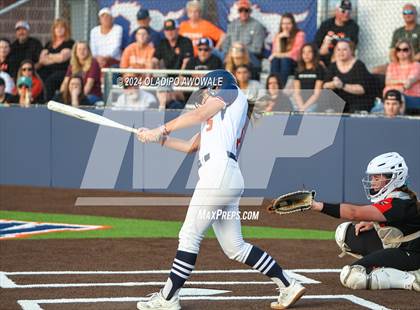 Thumbnail 2 in Sachse vs. Rockwall (UIL 6A Softball Bi-District) photogallery.