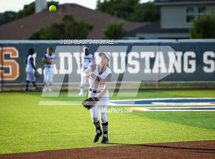 Thumbnail 2 in Sachse vs. Rockwall (UIL 6A Softball Bi-District) photogallery.
