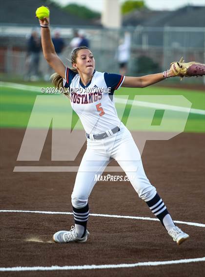 Thumbnail 2 in Sachse vs. Rockwall (UIL 6A Softball Bi-District) photogallery.
