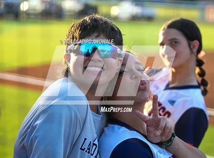Thumbnail 2 in Sachse vs. Rockwall (UIL 6A Softball Bi-District) photogallery.