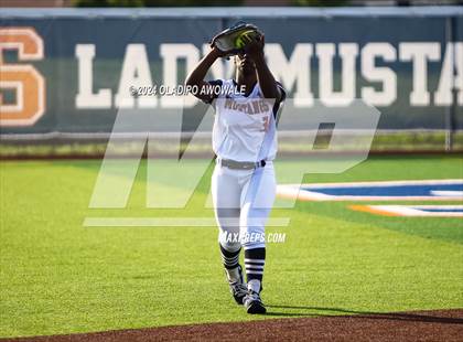 Thumbnail 1 in Sachse vs. Rockwall (UIL 6A Softball Bi-District) photogallery.