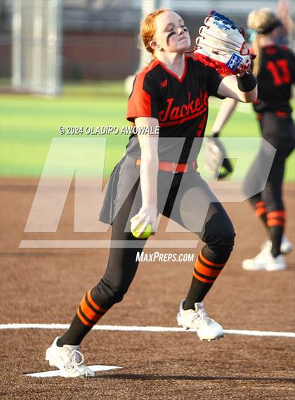 Thumbnail 3 in Sachse vs. Rockwall (UIL 6A Softball Bi-District) photogallery.