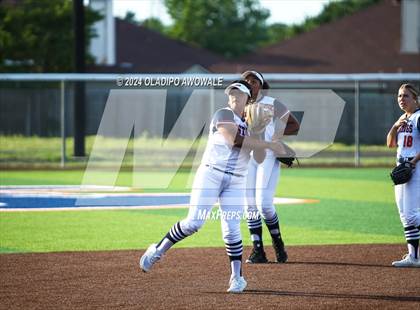 Thumbnail 2 in Sachse vs. Rockwall (UIL 6A Softball Bi-District) photogallery.