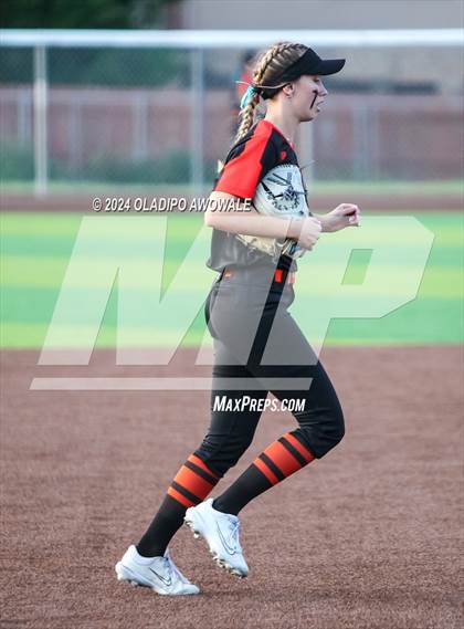 Thumbnail 2 in Sachse vs. Rockwall (UIL 6A Softball Bi-District) photogallery.