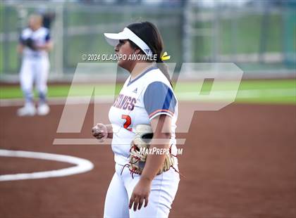 Thumbnail 2 in Sachse vs. Rockwall (UIL 6A Softball Bi-District) photogallery.