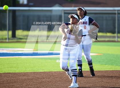 Thumbnail 3 in Sachse vs. Rockwall (UIL 6A Softball Bi-District) photogallery.