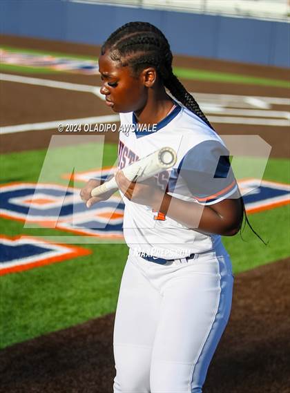 Thumbnail 2 in Sachse vs. Rockwall (UIL 6A Softball Bi-District) photogallery.