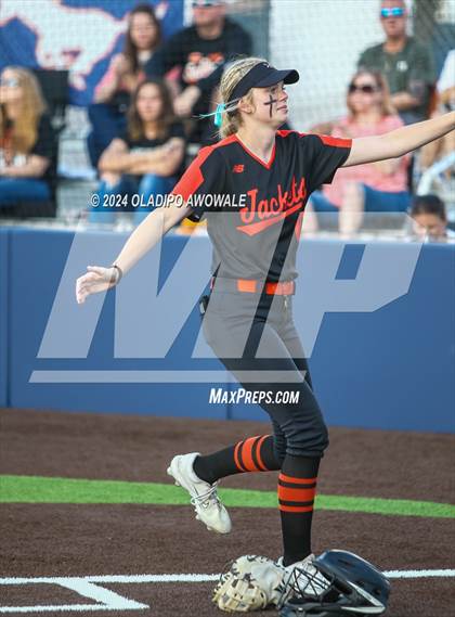 Thumbnail 3 in Sachse vs. Rockwall (UIL 6A Softball Bi-District) photogallery.