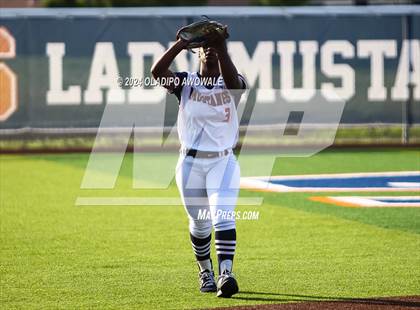 Thumbnail 3 in Sachse vs. Rockwall (UIL 6A Softball Bi-District) photogallery.