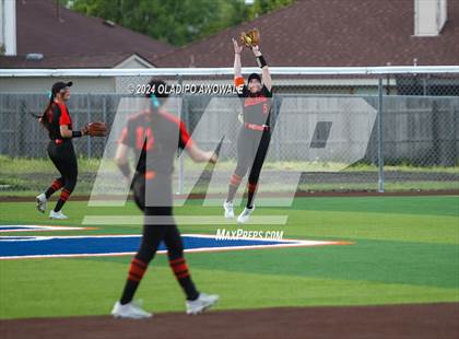 Thumbnail 3 in Sachse vs. Rockwall (UIL 6A Softball Bi-District) photogallery.