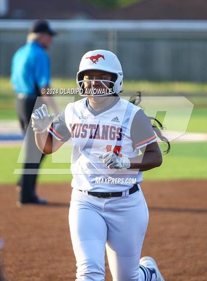 Thumbnail 2 in Sachse vs. Rockwall (UIL 6A Softball Bi-District) photogallery.