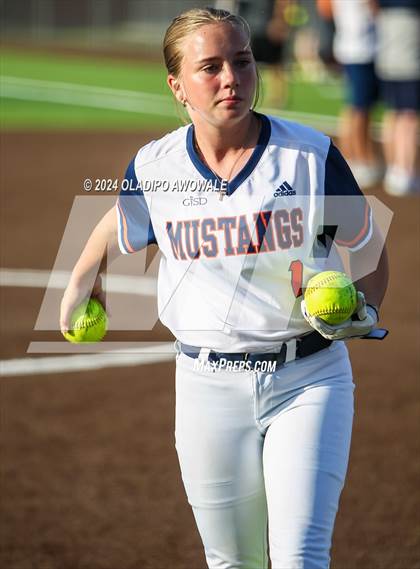 Thumbnail 3 in Sachse vs. Rockwall (UIL 6A Softball Bi-District) photogallery.
