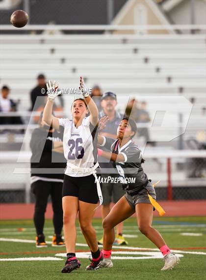 Thumbnail 2 in Hillsdale vs. Sequoia photogallery.