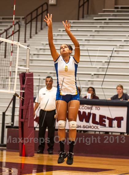 Thumbnail 2 in Lakeview Centennial vs South Garland (Garland ISD Tournament) photogallery.