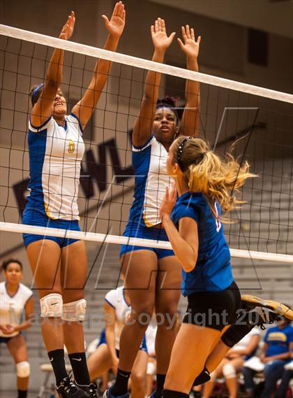 Thumbnail 2 in Lakeview Centennial vs South Garland (Garland ISD Tournament) photogallery.
