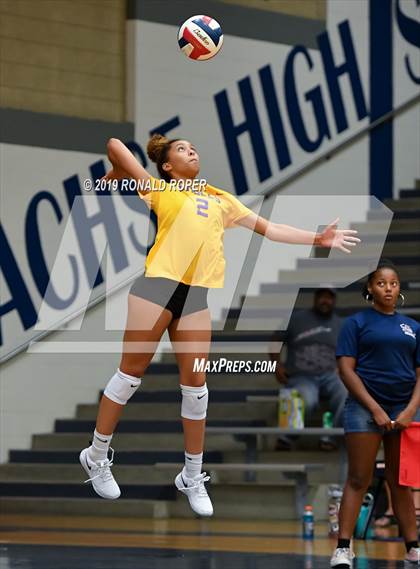 Thumbnail 3 in Carthage vs Richardson (Garland ISD Tournament) photogallery.