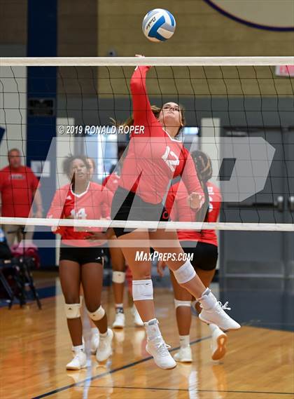 Thumbnail 2 in Carthage vs Richardson (Garland ISD Tournament) photogallery.