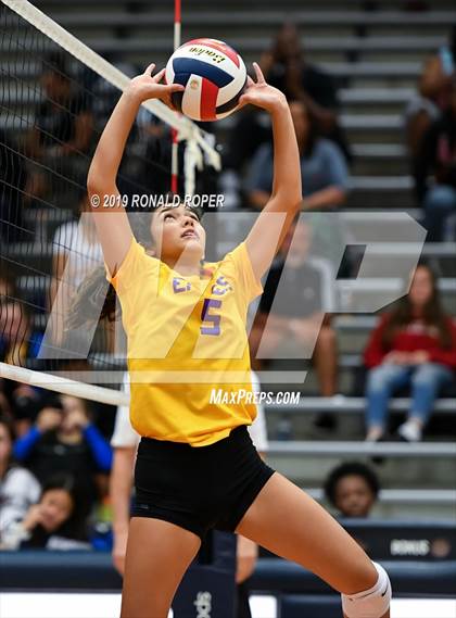 Thumbnail 1 in Carthage vs Richardson (Garland ISD Tournament) photogallery.