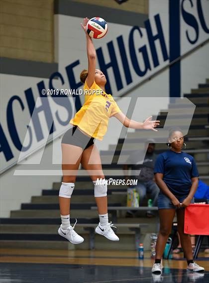 Thumbnail 1 in Carthage vs Richardson (Garland ISD Tournament) photogallery.