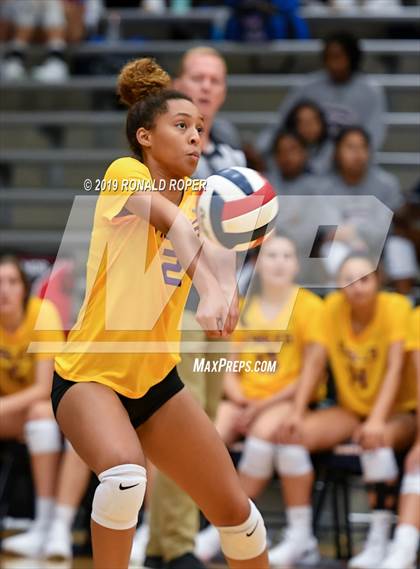 Thumbnail 1 in Carthage vs Richardson (Garland ISD Tournament) photogallery.