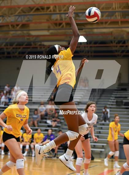 Thumbnail 2 in Carthage vs Richardson (Garland ISD Tournament) photogallery.