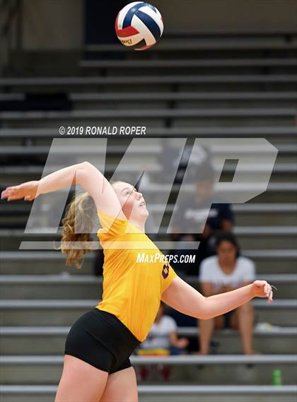 Thumbnail 2 in Carthage vs Richardson (Garland ISD Tournament) photogallery.