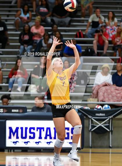 Thumbnail 3 in Carthage vs Richardson (Garland ISD Tournament) photogallery.