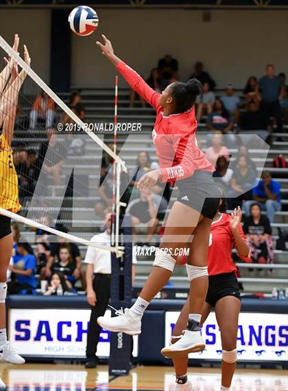 Thumbnail 1 in Carthage vs Richardson (Garland ISD Tournament) photogallery.