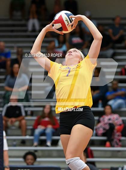 Thumbnail 2 in Carthage vs Richardson (Garland ISD Tournament) photogallery.