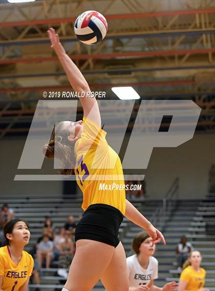 Thumbnail 1 in Carthage vs Richardson (Garland ISD Tournament) photogallery.