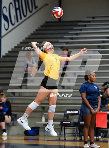 Thumbnail 2 in Carthage vs Richardson (Garland ISD Tournament) photogallery.