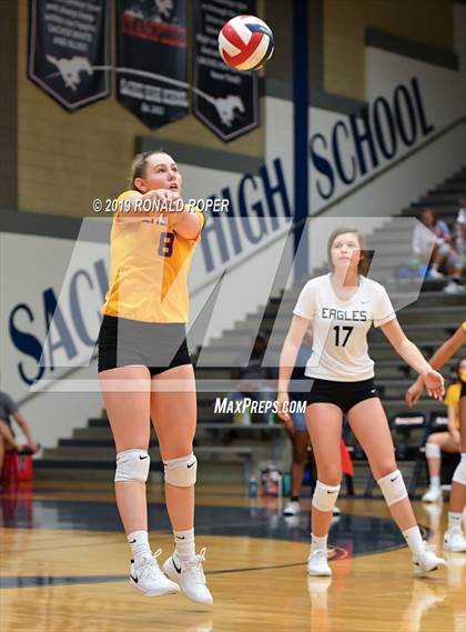 Thumbnail 1 in Carthage vs Richardson (Garland ISD Tournament) photogallery.