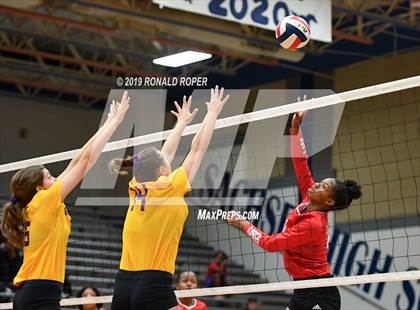Thumbnail 1 in Carthage vs Richardson (Garland ISD Tournament) photogallery.