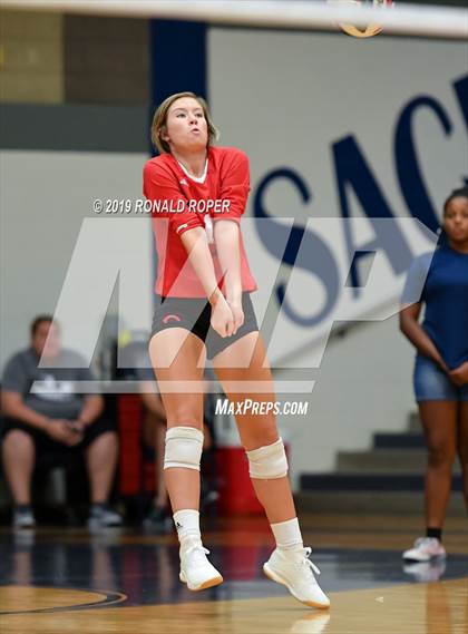 Thumbnail 3 in Carthage vs Richardson (Garland ISD Tournament) photogallery.