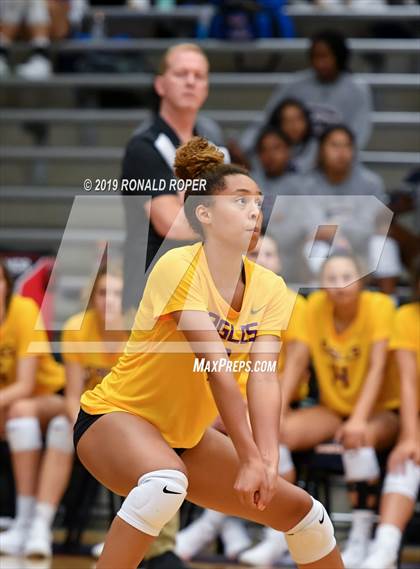 Thumbnail 3 in Carthage vs Richardson (Garland ISD Tournament) photogallery.