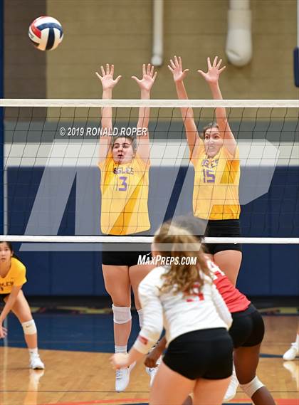 Thumbnail 3 in Carthage vs Richardson (Garland ISD Tournament) photogallery.