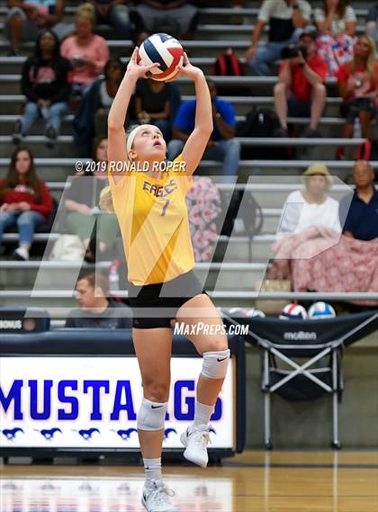 Thumbnail 1 in Carthage vs Richardson (Garland ISD Tournament) photogallery.