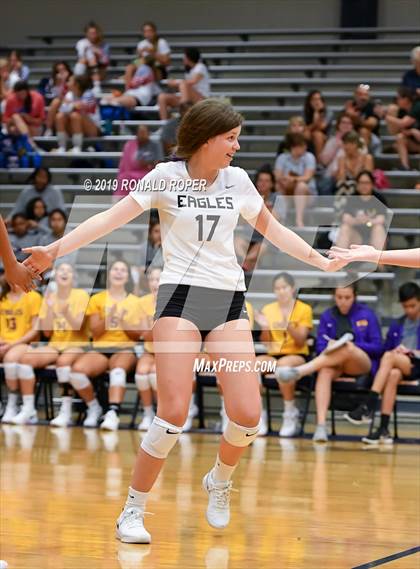 Thumbnail 1 in Carthage vs Richardson (Garland ISD Tournament) photogallery.