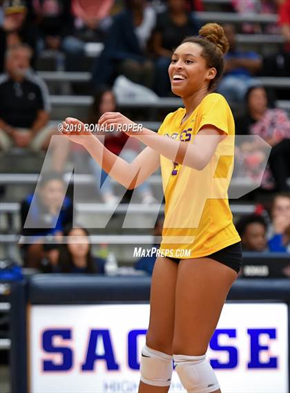 Thumbnail 3 in Carthage vs Richardson (Garland ISD Tournament) photogallery.