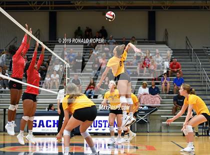 Thumbnail 2 in Carthage vs Richardson (Garland ISD Tournament) photogallery.