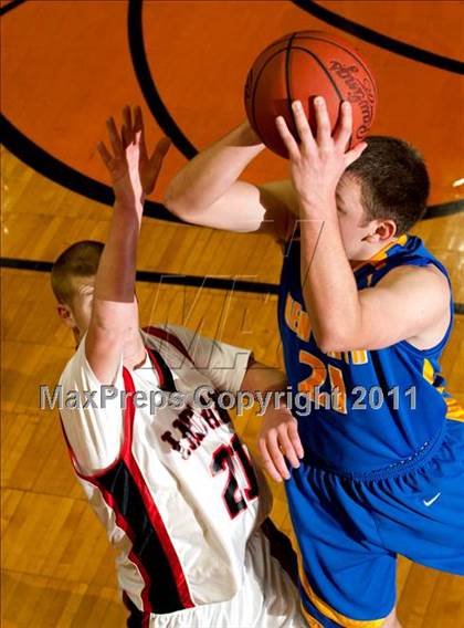 Thumbnail 1 in Holy Cross vs Newport Central Catholic (Regional All A Championship) photogallery.