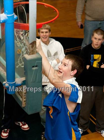 Thumbnail 1 in Holy Cross vs Newport Central Catholic (Regional All A Championship) photogallery.