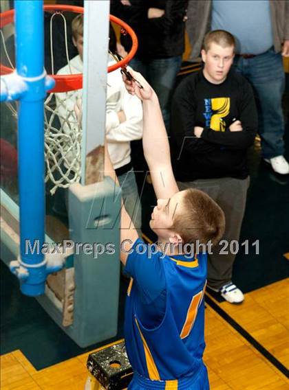 Thumbnail 1 in Holy Cross vs Newport Central Catholic (Regional All A Championship) photogallery.