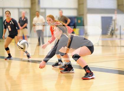 Thumbnail 3 in Santa Margarita vs. Mater Dei (Nike California Challenge Tournament) photogallery.